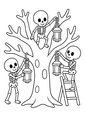 Coloriage squelettes halloween : squelettes décorant un arbre avec des lanternes à imprimer